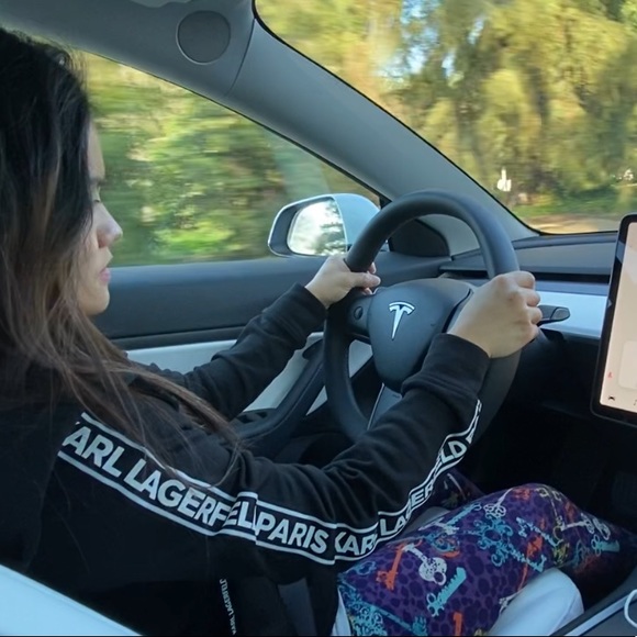 Hi, I'm Scarlet! - Picture 1 of 2